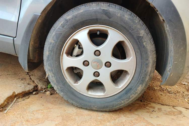 Used Wuling Hongguang 2010 1.2L Base Version China IV Standard Right Front Wheel Hub