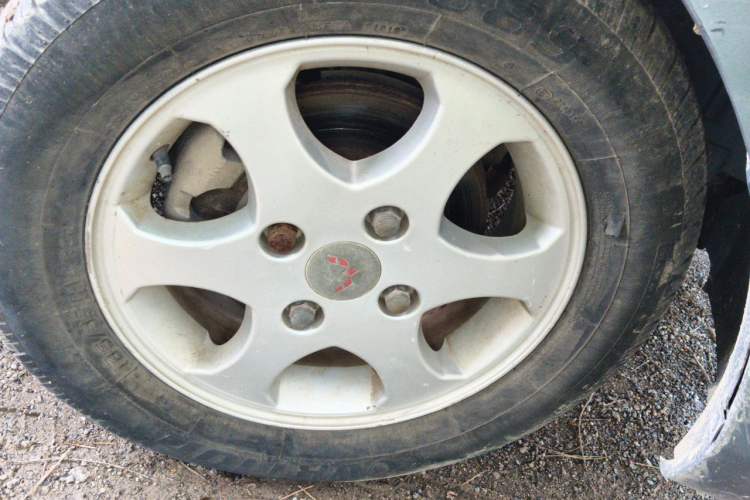 Used Wuling Hongguang 2010 1.2L Comfort Edition China IV Right Front Wheel Hub