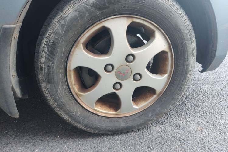 Used Wuling Hongguang 2010 1.2L Comfort Edition China IV Right Front Wheel Hub