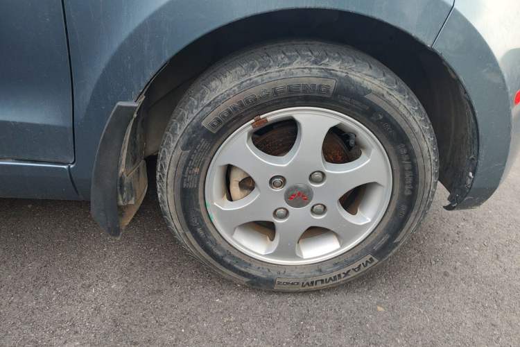 Used Wuling Hongguang 2010 1.2L Comfort Edition China IV Right Front Wheel Hub