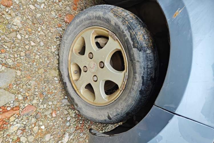 Used Wuling Hongguang 2010 1.2L Standard Version China IV Right Front Wheel Hub