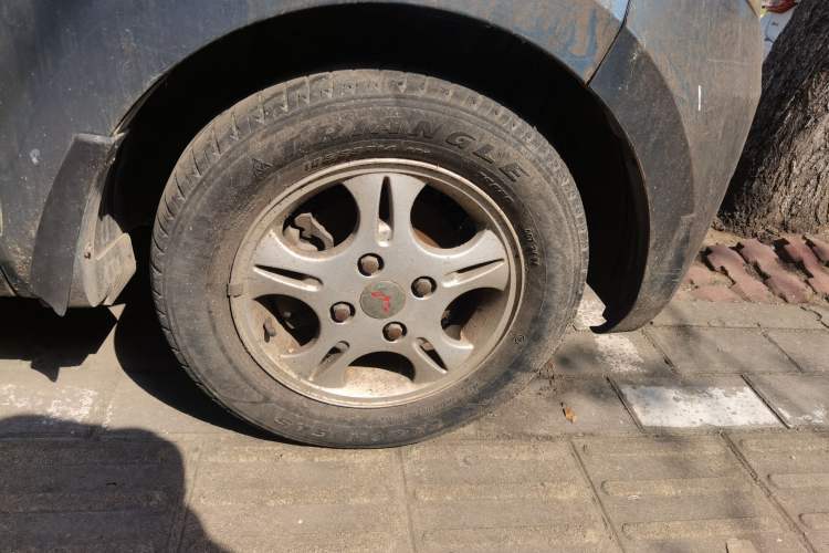 Used Wuling Hongguang 2010 1.4L Luxury Model Right Front Wheel Hub