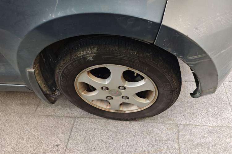 Used Wuling Hongguang 2010 1.4L Standard Version Right Front Wheel Hub