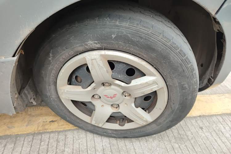 Used Wuling Hongguang 2010 1.2L Base Version China IV Standard Right Front Wheel Hub