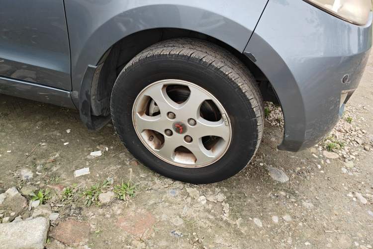 Used Wuling Hongguang 2010 1.2L Comfort Edition China IV Right Front Wheel Hub