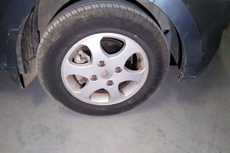 Used Wuling Hongguang 2010 1.2L Standard Version China IV Right Front Wheel Hub