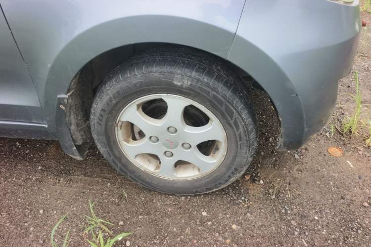 Used Wuling Hongguang 2010 1.2L Standard Version China IV Right Front Wheel Hub