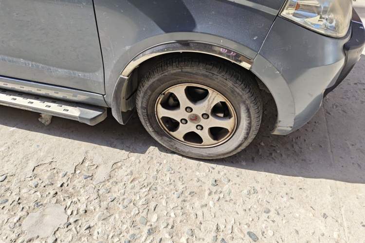 Used Wuling Hongguang 2010 1.2L Comfort Edition China IV Right Front Wheel Hub