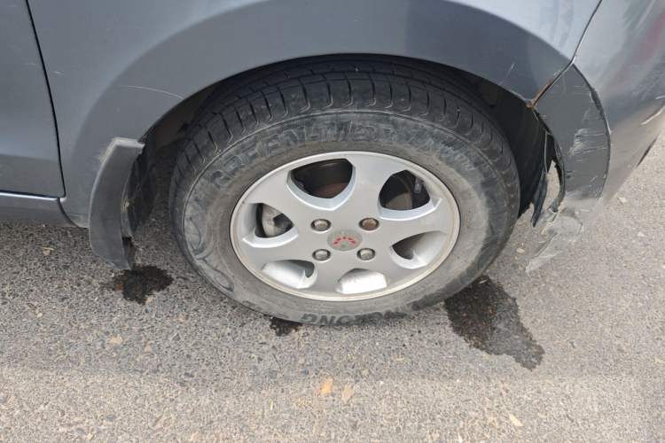 Used Wuling Hongguang 2010 1.2L Comfort Edition China IV Right Front Wheel Hub