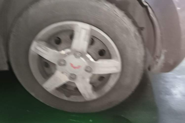 Used Wuling Hongguang 2010 1.2L Base Version China IV Standard Right Front Wheel Hub