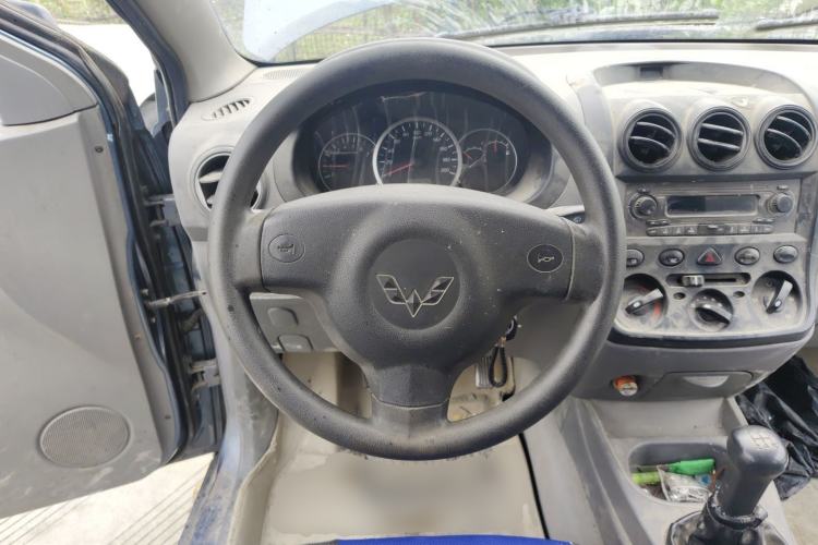 Used Wuling Hongguang 2010 1.2L Base Version China IV Standard Steering Wheel