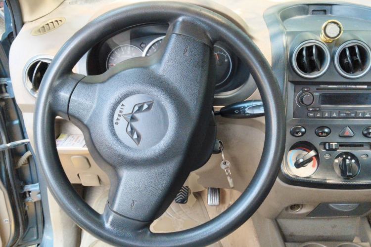 Used Wuling Hongguang 2010 1.2L Comfort Edition China IV Steering Wheel