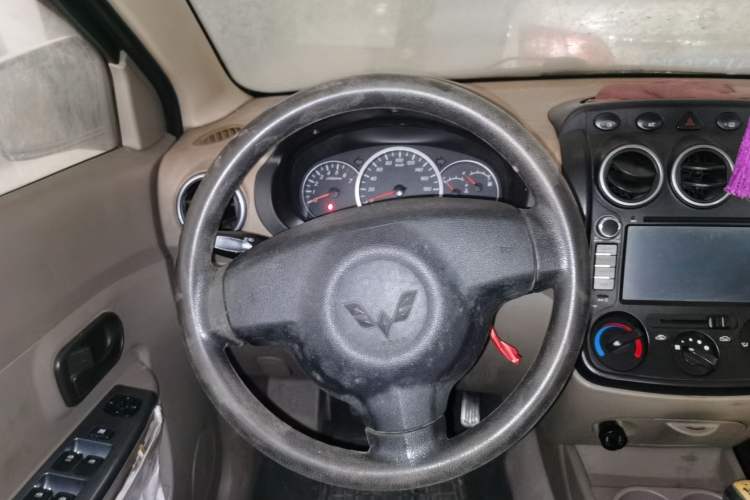 Used Wuling Hongguang 2010 1.2L Comfort Edition China IV Steering Wheel