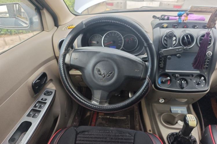 Used Wuling Hongguang 2010 1.2L Comfort Edition China IV Steering Wheel