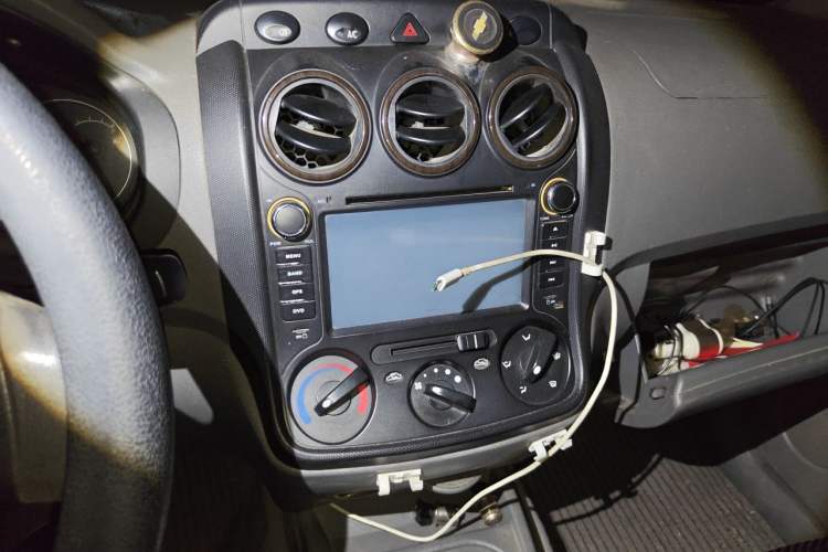 Used Wuling Hongguang 2010 1.2L Base Version China IV Standard Audio And AC Panel