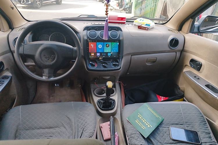 Used Wuling Hongguang 2010 1.2L Comfort Edition China IV Center Console