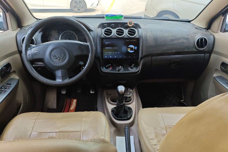 Used Wuling Hongguang 2010 1.4L Standard Version Center Console