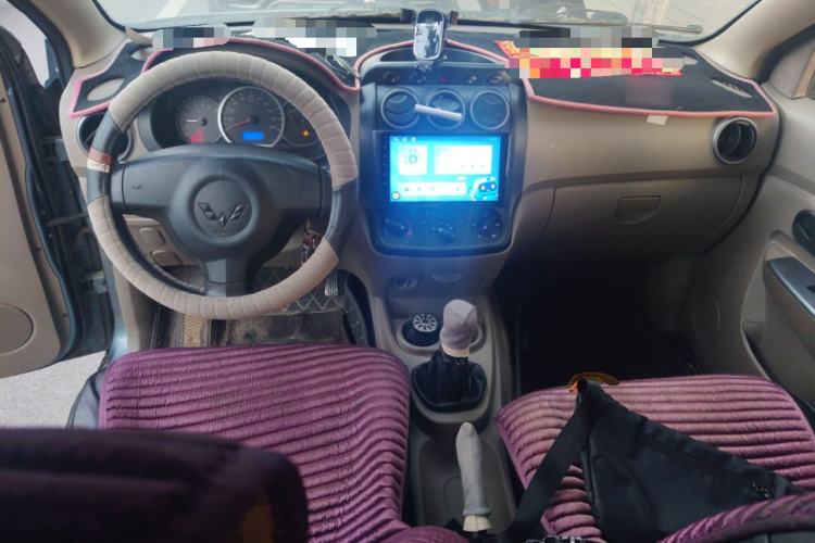 Used Wuling Hongguang 2010 1.2L Comfort Edition China IV Center Console