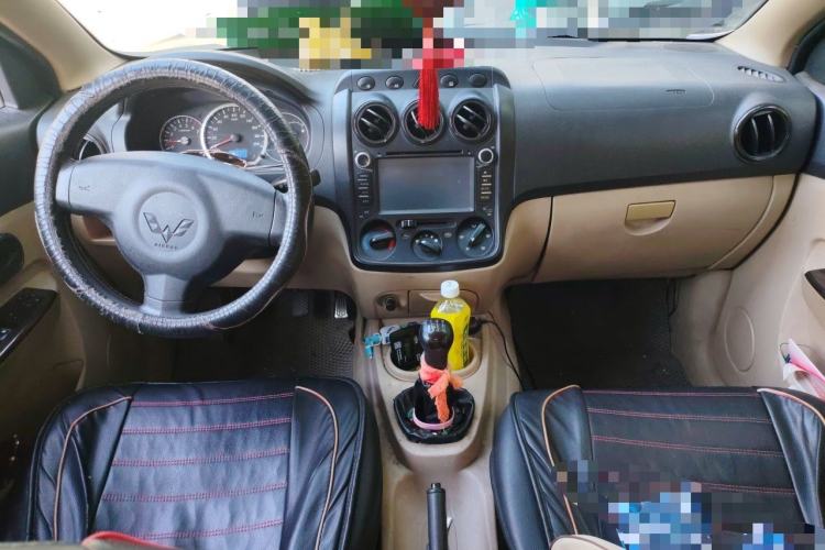 Used Wuling Hongguang 2010 1.4L Luxury Model Center Console
