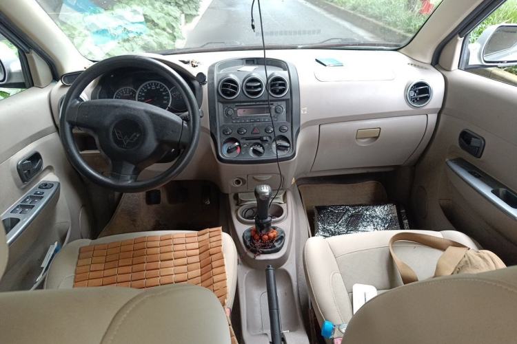 Used Wuling Hongguang 2010 1.2L Comfort Edition China IV Center Console