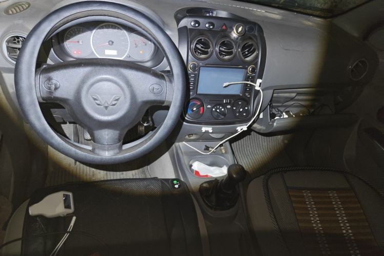 Used Wuling Hongguang 2010 1.2L Base Version China IV Standard Center Console