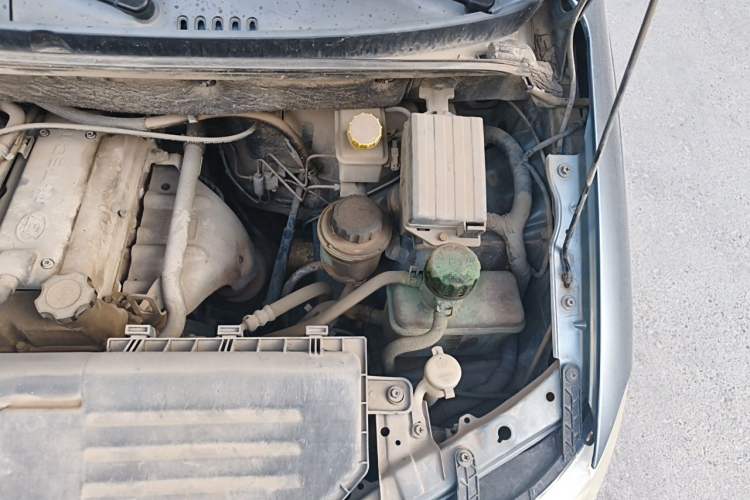 Used Wuling Hongguang 2010 1.2L Comfort Edition China IV Engine Bay Left