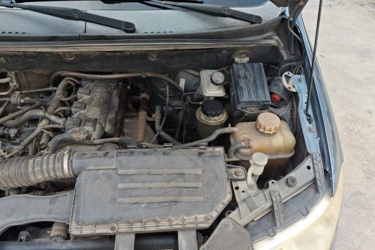 Used Wuling Hongguang 2010 1.4L Standard Version Engine Bay Left