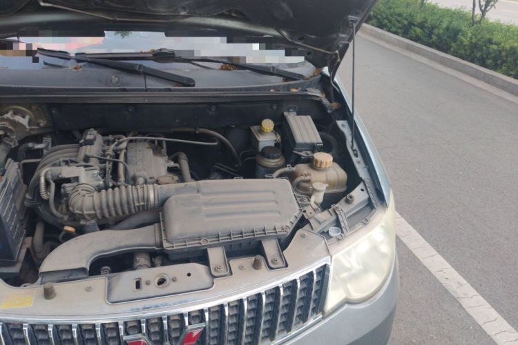 Used Wuling Hongguang 2010 1.2L Comfort Edition China IV Engine Bay Left