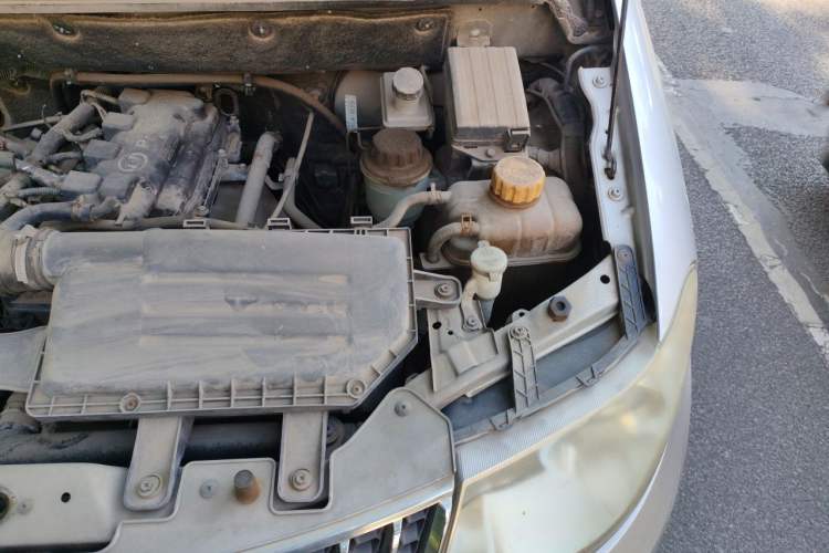 Used Wuling Hongguang 2010 1.4L Luxury Model Engine Bay Left