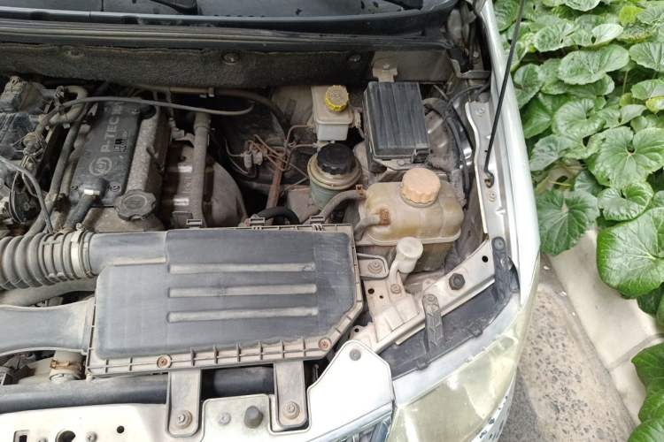 Used Wuling Hongguang 2010 1.2L Comfort Edition China IV Engine Bay Left