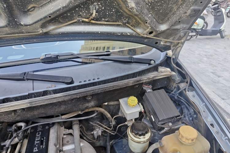 Used Wuling Hongguang 2010 1.2L Base Version China IV Standard Engine Bay Left