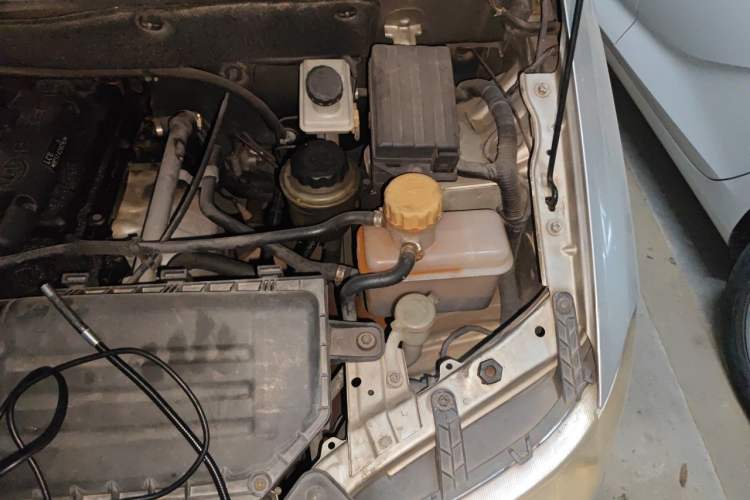 Used Wuling Hongguang 2010 1.4L Base Version Engine Bay Left