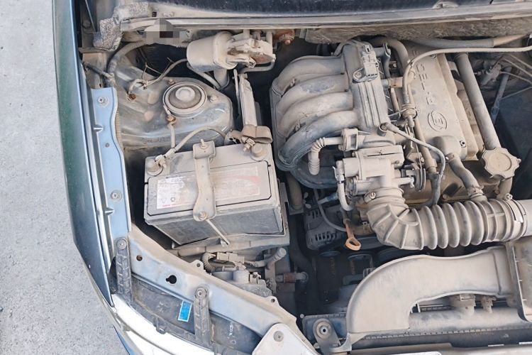 Used Wuling Hongguang 2010 1.2L Comfort Edition China IV Engine Bay Right