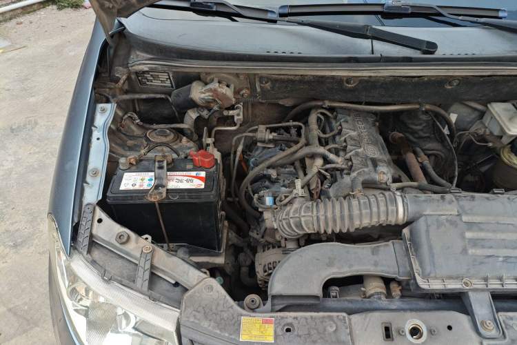 Used Wuling Hongguang 2010 1.4L Standard Version Engine Bay Right