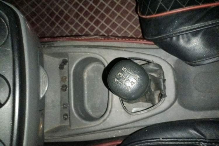 Used Wuling Hongguang 2010 1.2L Base Version China IV Standard Gear Lever