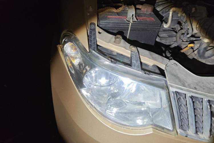 Used Wuling Hongguang 2010 1.2L Base Version China IV Standard Right Front Headlight
