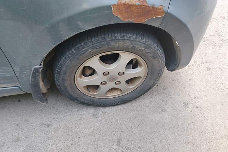 Used Wuling Hongguang 2010 1.2L Comfort Edition China IV Right Front Wheel Hub