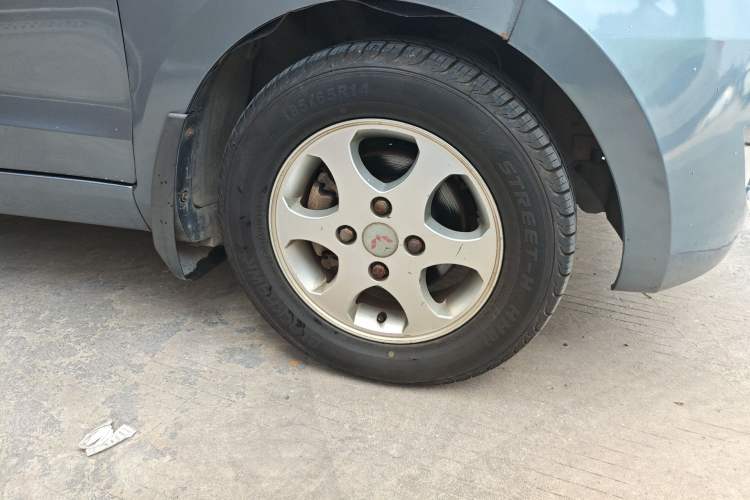 Used Wuling Hongguang 2010 1.4L Standard Version Right Front Wheel Hub