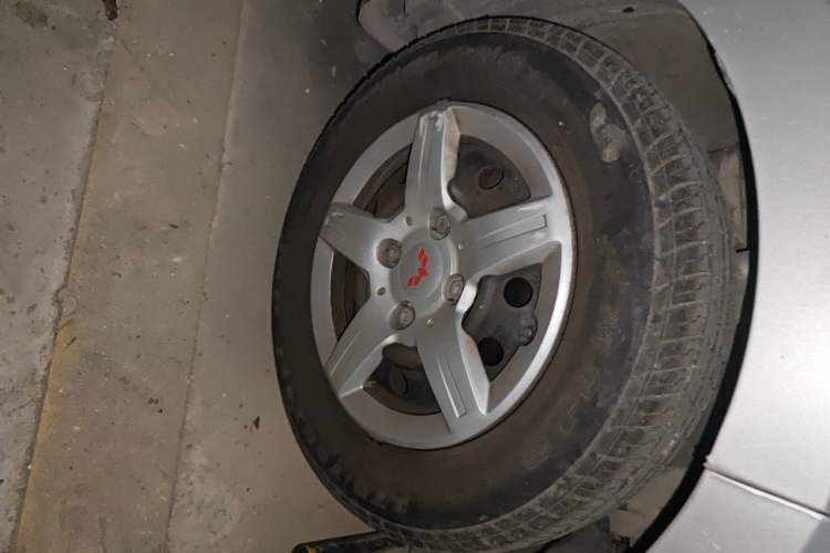 Used Wuling Hongguang 2010 1.4L Base Version Right Front Wheel Hub