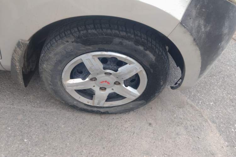 Used Wuling Hongguang 2010 1.2L Base Version China IV Standard Right Front Wheel Hub