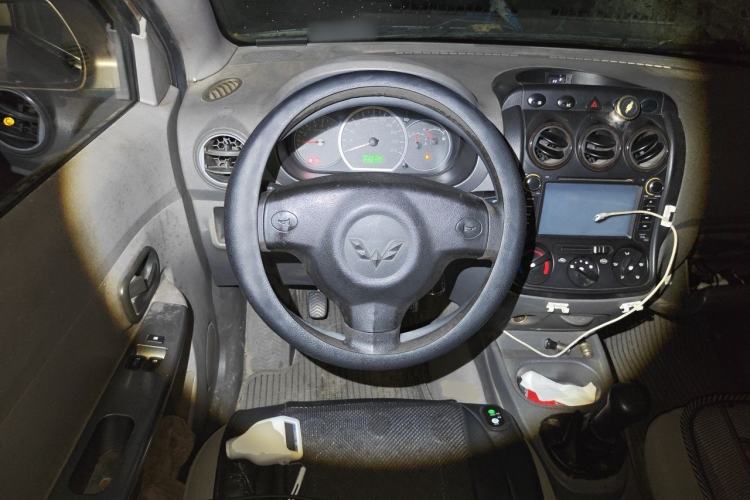 Used Wuling Hongguang 2010 1.2L Base Version China IV Standard Steering Wheel