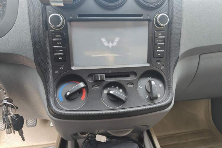 Used Wuling Hongguang 2010 1.2L Base Version China IV Standard Audio And AC Panel
