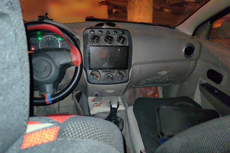 Used Wuling Hongguang 2010 1.2L Practical Version China IV Center Console