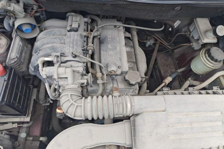 Used Wuling Hongguang 2010 1.2L Base Version China IV Standard Engine Bay