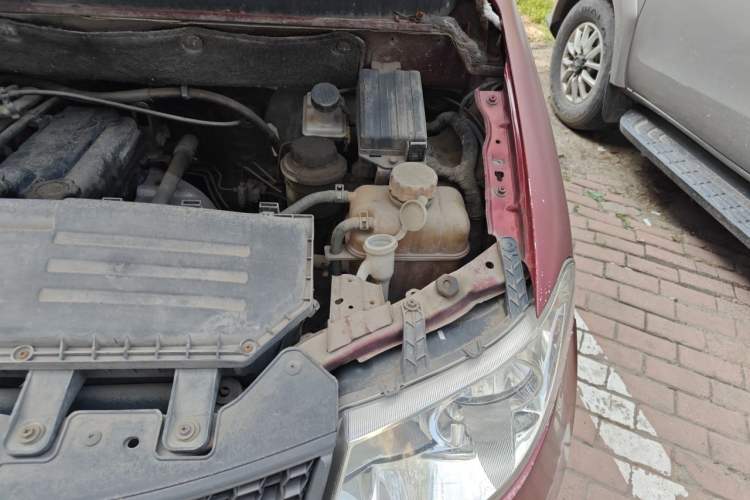 Used Wuling Hongguang 2010 1.2L Practical Version China IV Engine Bay Left