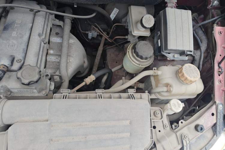 Used Wuling Hongguang 2010 1.2L Base Version China IV Standard Engine Bay Left