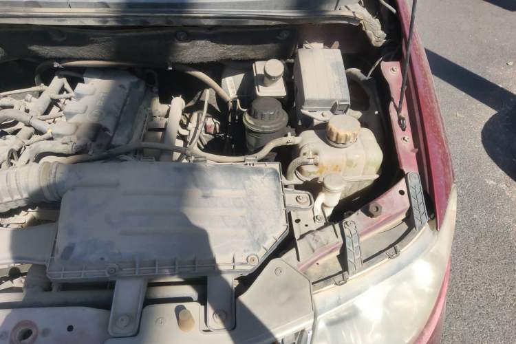 Used Wuling Hongguang 2010 1.4L Standard Version Engine Bay Left