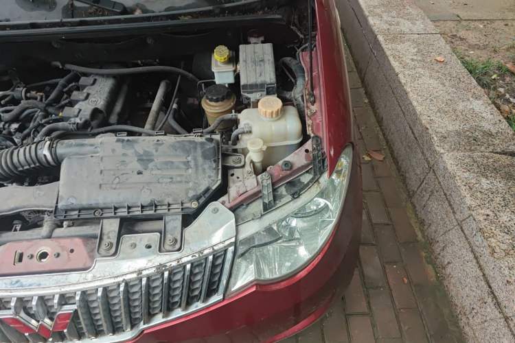 Used Wuling Hongguang 2010 1.4L Luxury Model Engine Bay Left
