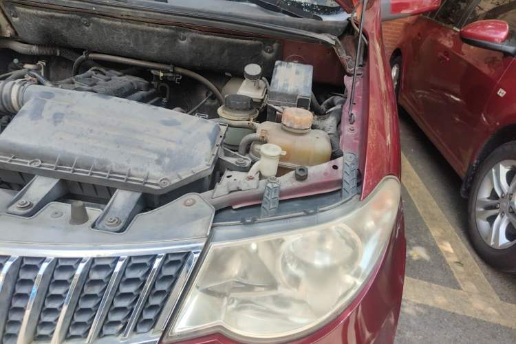 Used Wuling Hongguang 2010 1.4L Comfort Version Engine Bay Left