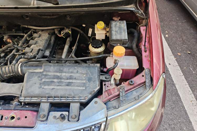 Used Wuling Hongguang 2010 1.4L Comfort Version Engine Bay Left